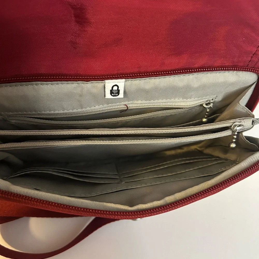 Calais Baggallini Red Crossbody Bag - Picture 10 of 12